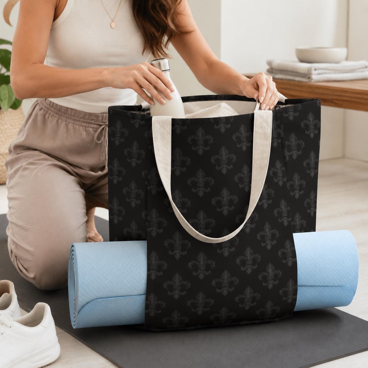 Black Fleur de Lis Yoga Mat Tote Bag, Canvas Gym Shoulder Bag